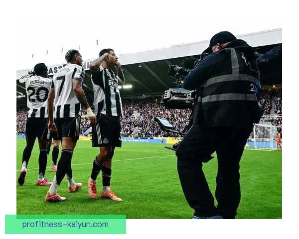 库杜斯在英超赛季初表现稳健，备受关注的潜力球员。